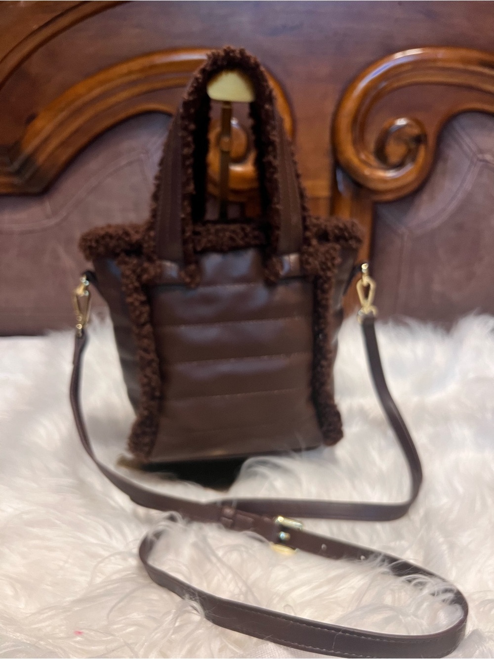 Aspen NWOT brown Sherpa Crossbody Bag - Picture 9 of 11